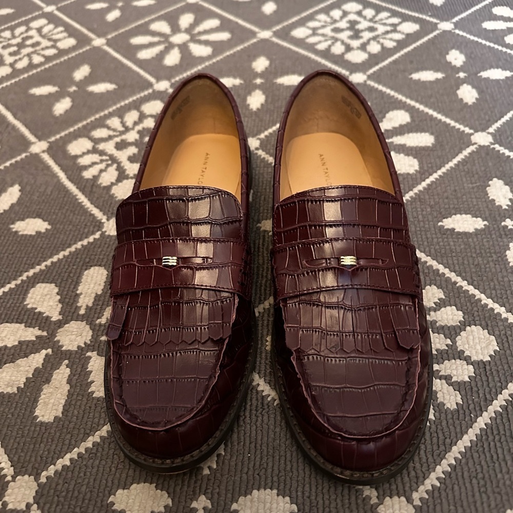 Ann Taylor Cranberry Kiltie Croco Loafer - Picture 2 of 4